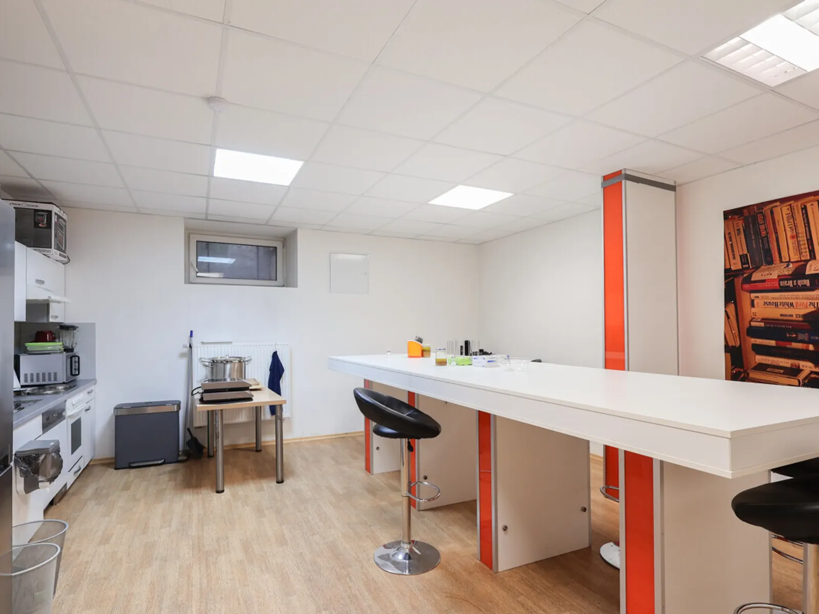 Gepflegte Büro-/Ladenfläche mit guter Sichtbarkeit und Parkmöglichkeiten - Bild 10