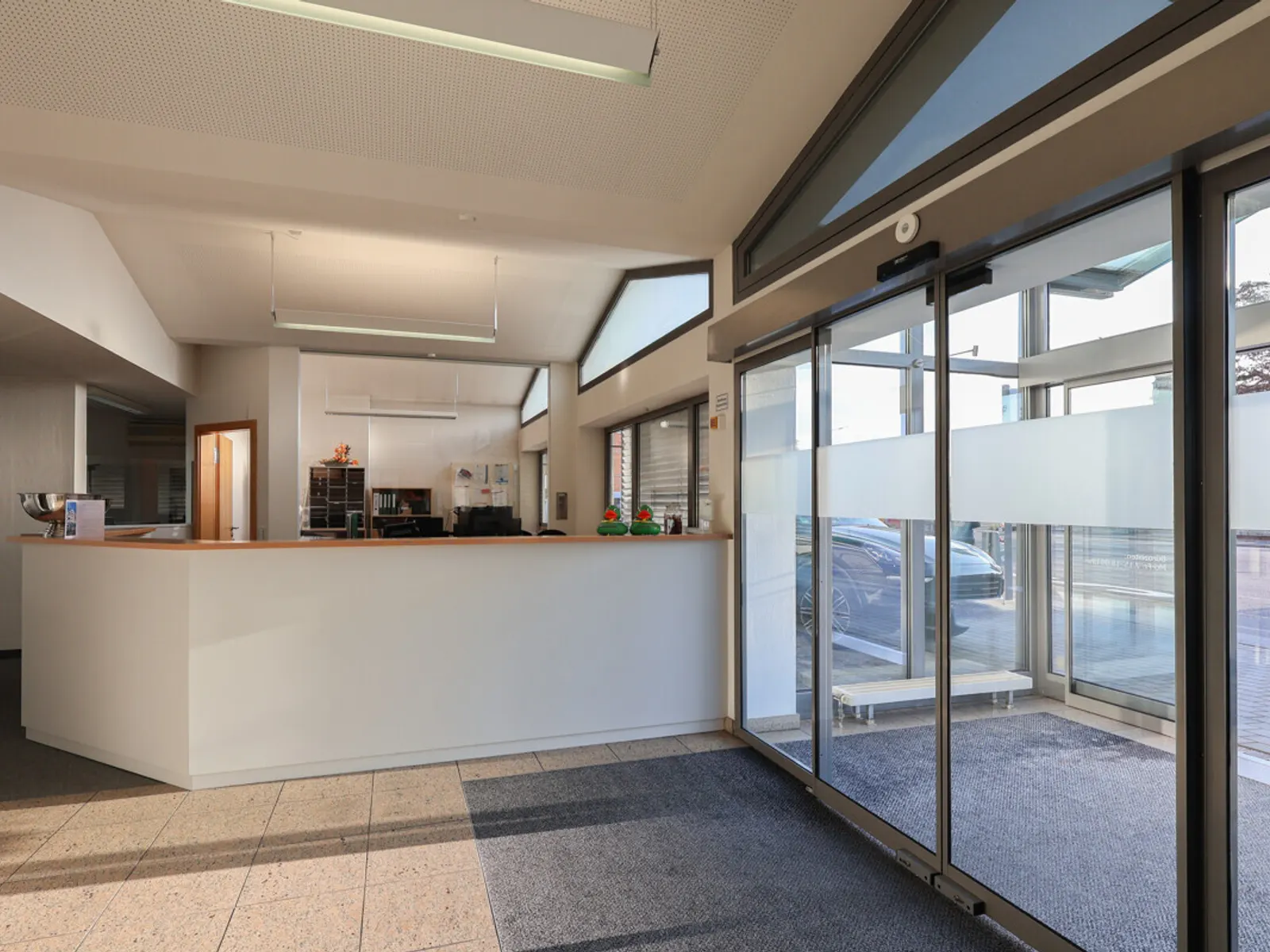 Gepflegte Büro-/Ladenfläche mit guter Sichtbarkeit und Parkmöglichkeiten - Bild 3