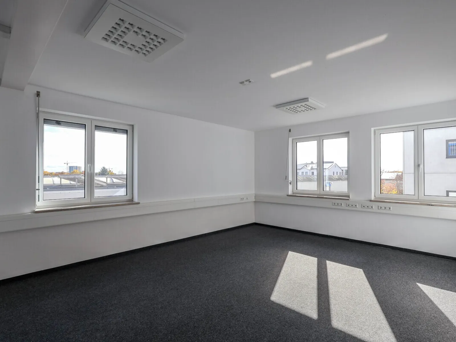 Gepflegtes Geschäftshaus mit Halle in Gaimersheim - Bild 15