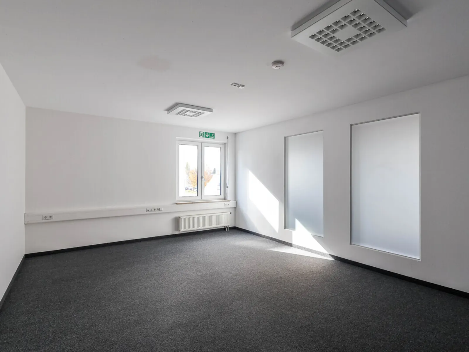 Gepflegtes Geschäftshaus mit Halle in Gaimersheim - Bild 9