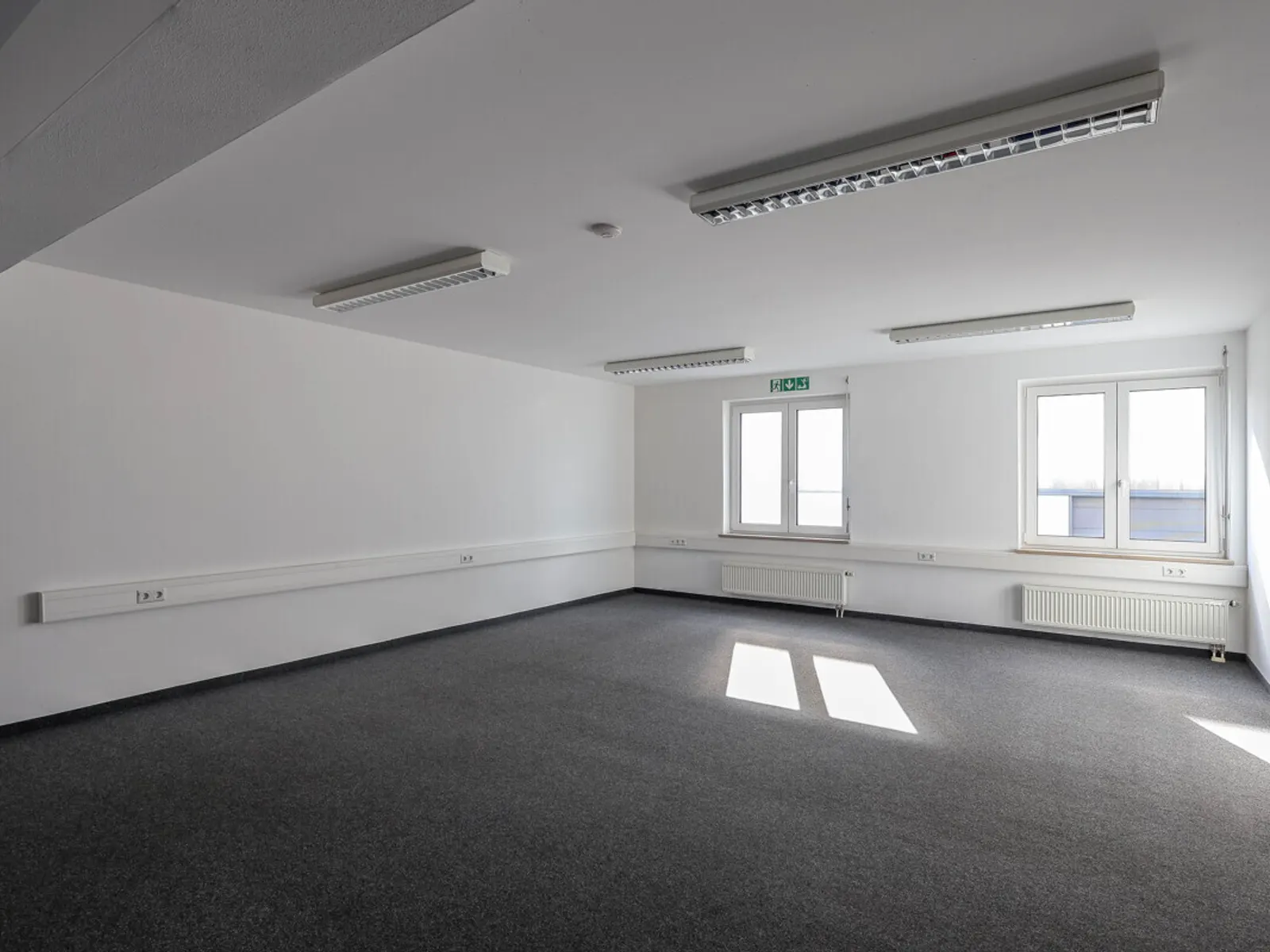 Gepflegtes Geschäftshaus mit Halle in Gaimersheim - Bild 10