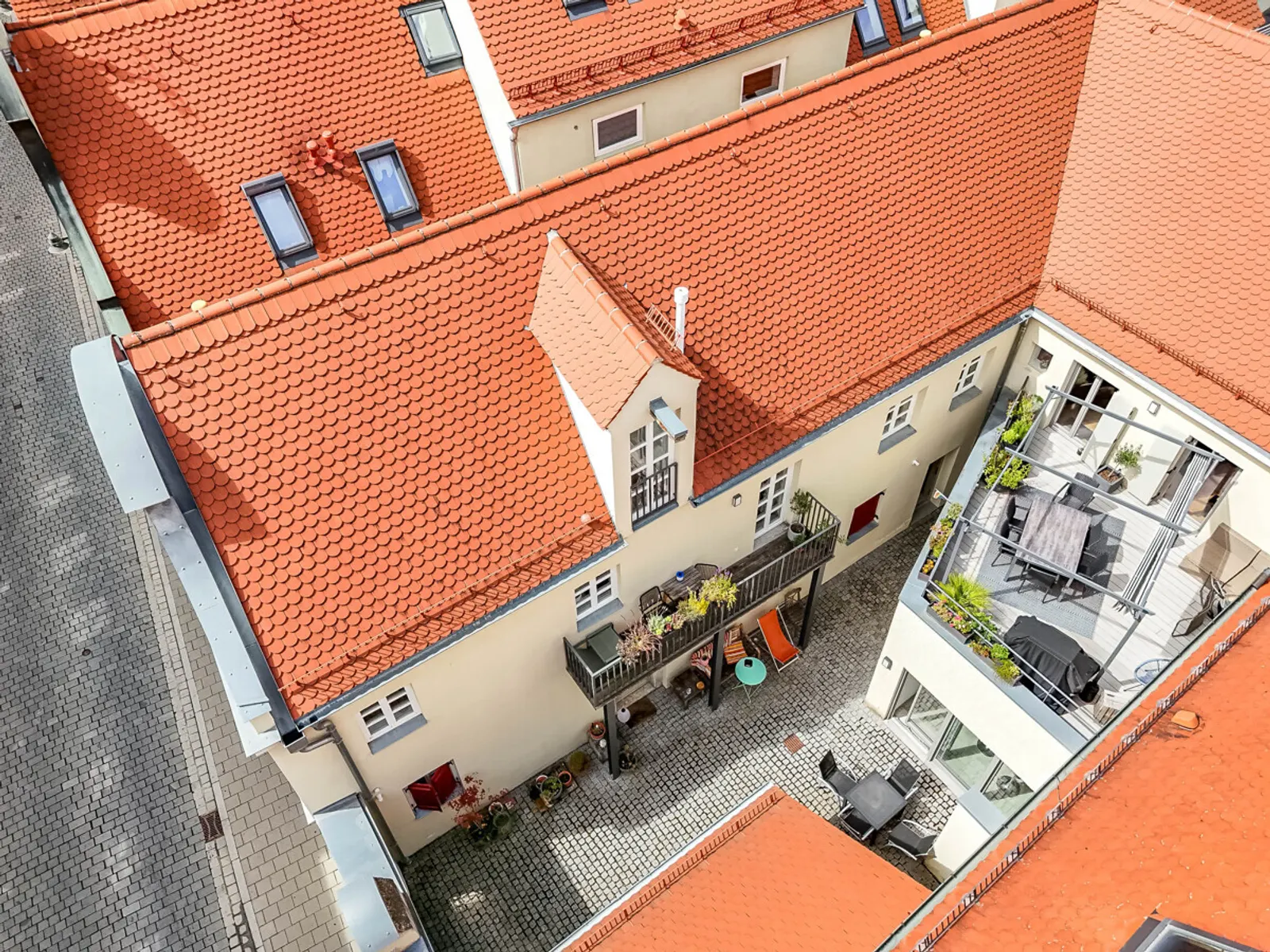 Liebevoll saniertes Denkmalobjekt - Stadtbauernhof mit 4-Wohnungen in der Innenstadt - Bild 16