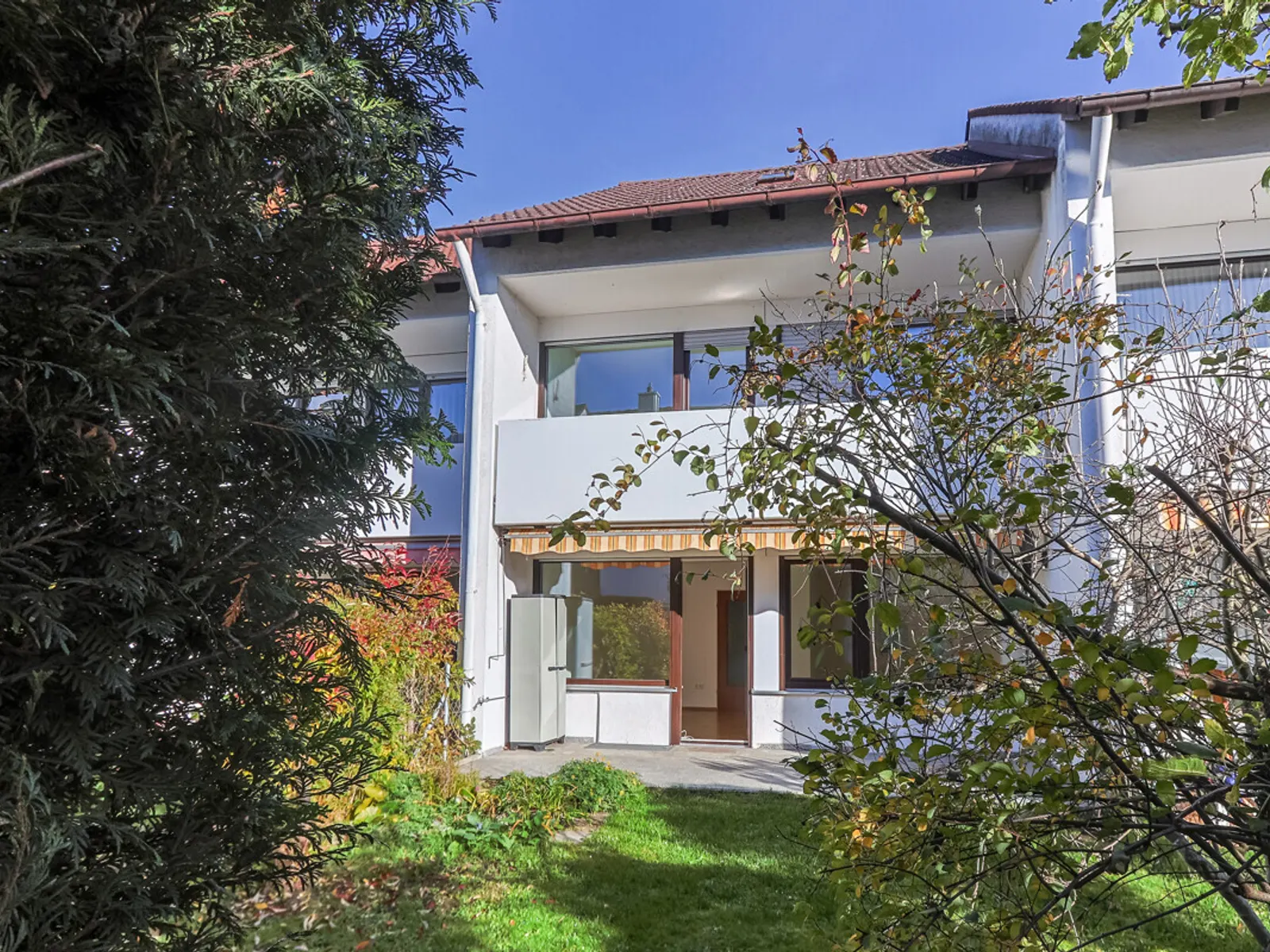 Charmantes Reihenmittelhaus mit viel Potenzial - Bild 1