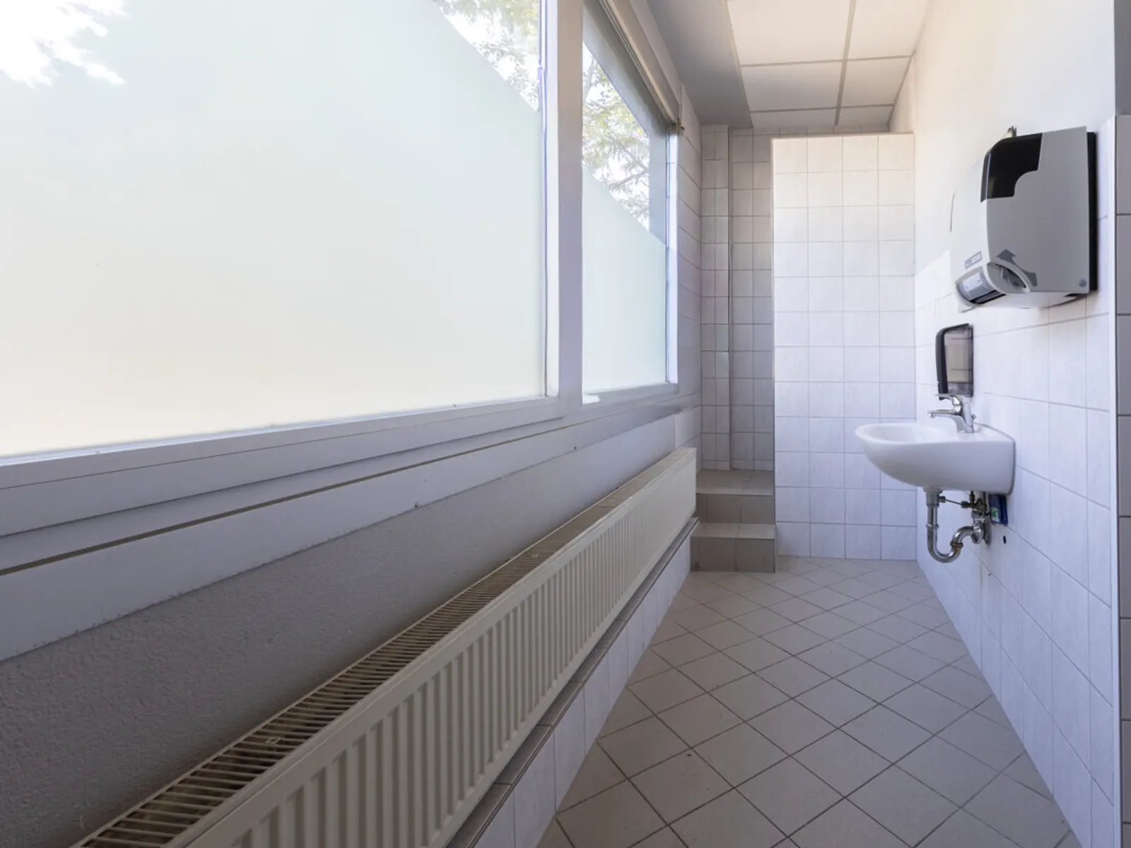 Großzügige Halle mit Büro in Autobahnnähe - Bild 7