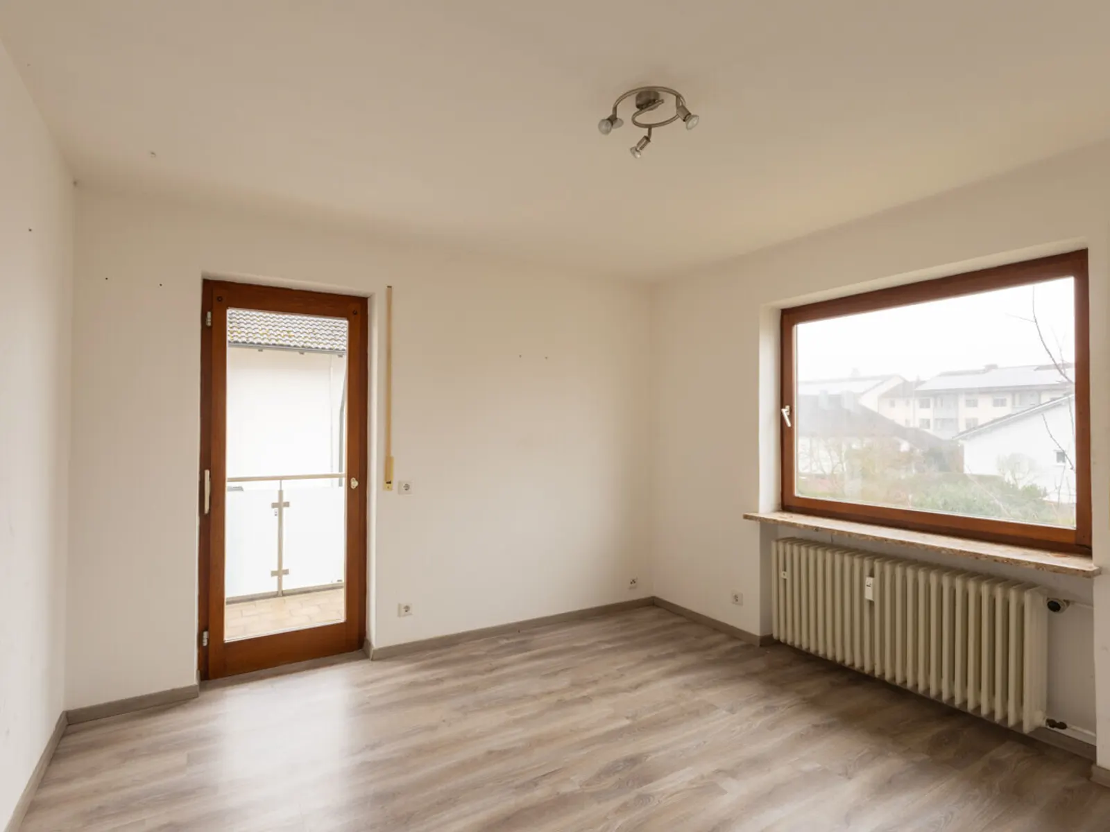 Sofort bezugsfreie 4-Zimmer-Wohnung mit Balkon in ruhiger Lage von Gaimersheim! - Bild 11