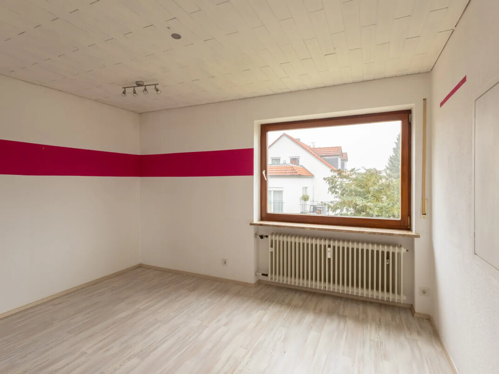 Sofort bezugsfreie 4-Zimmer-Wohnung mit Balkon in ruhiger Lage von Gaimersheim! - Bild 3