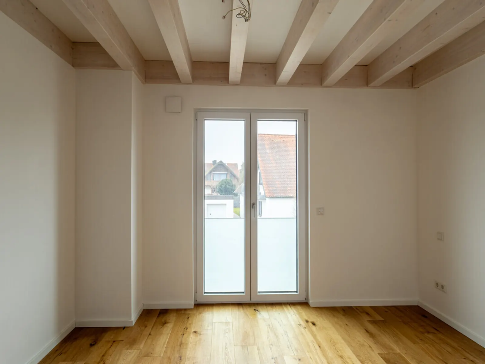 Hochwertige Neubauwohnung mit großer Terrasse im 1. Obergeschoss mit Aufzug! - Bild 2