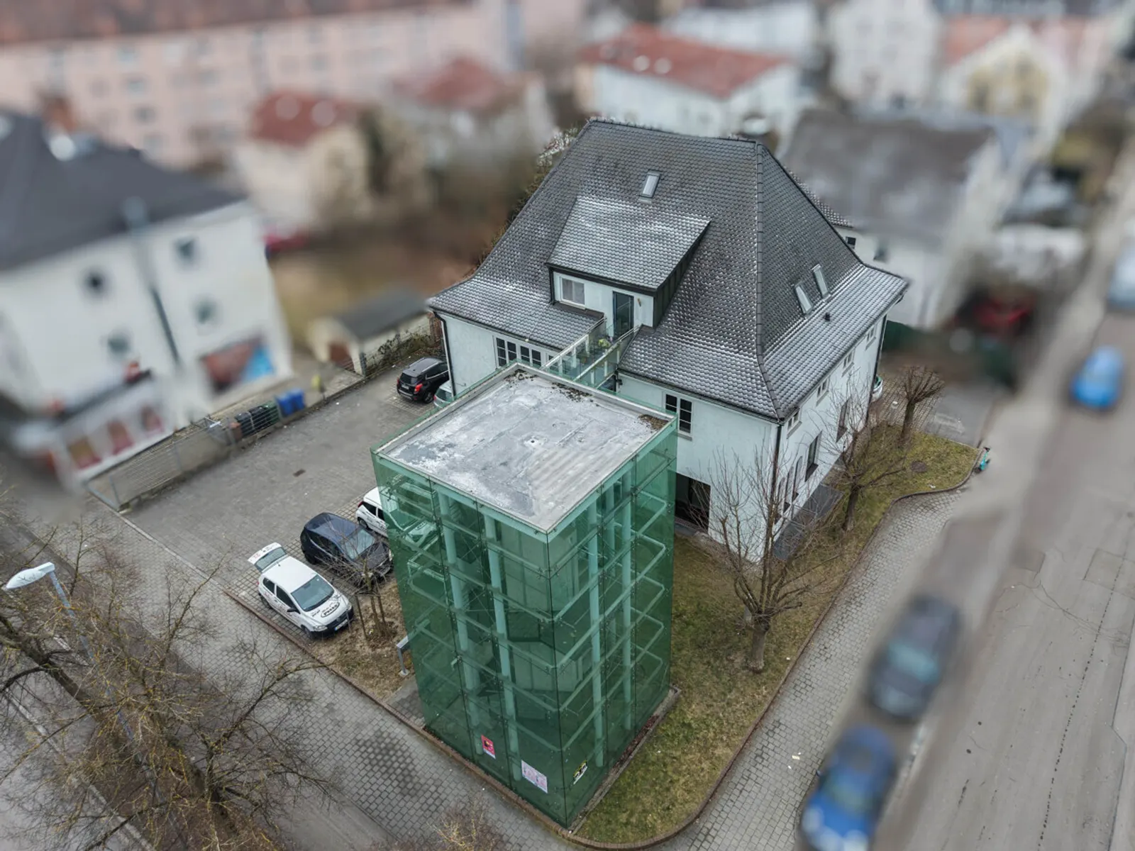 Hohes Bebauungspotential! Grundstück mit Altbestand an frequentierter Straße in Ingolstadt-Süd! - Bild 1