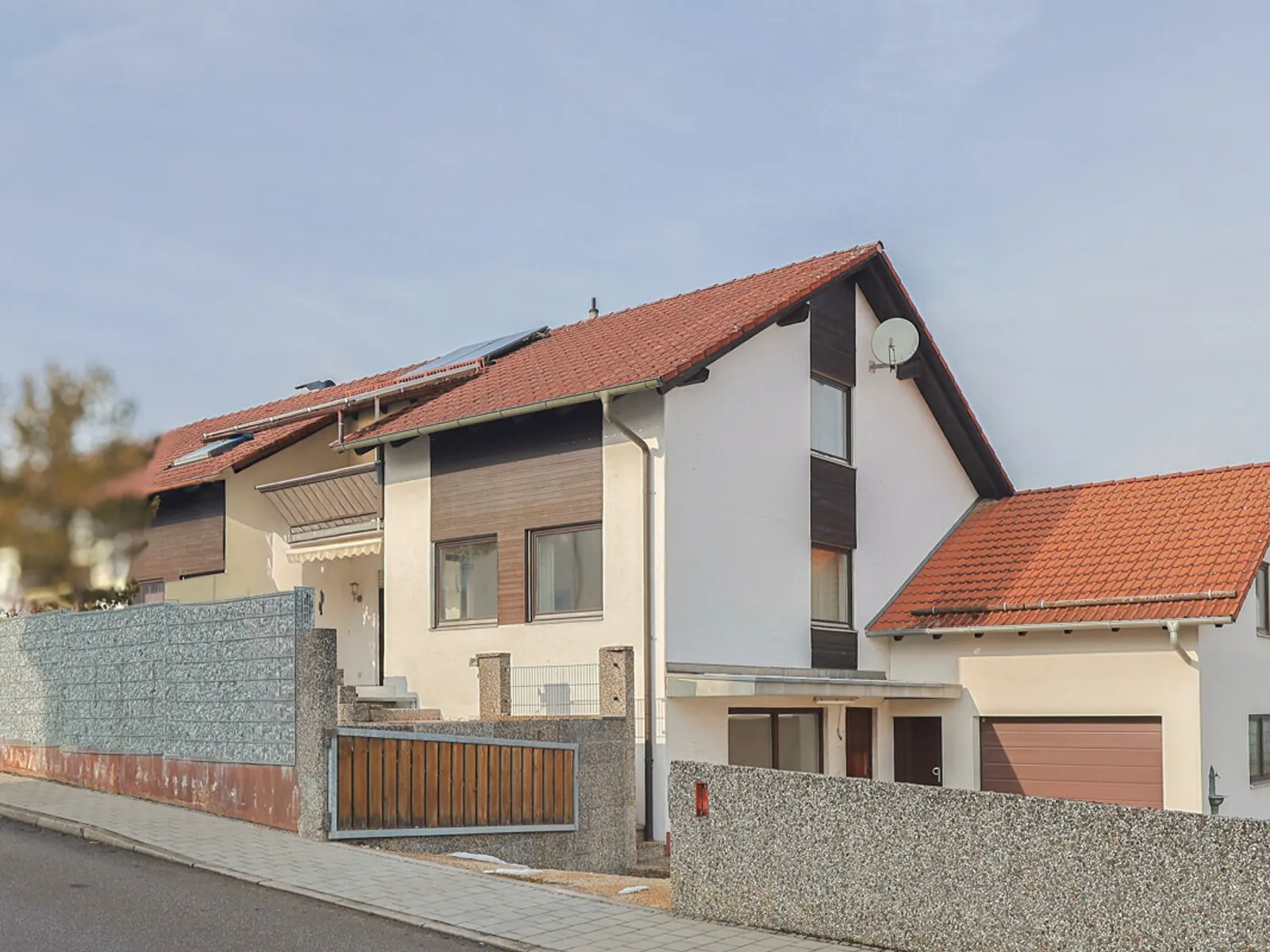 Handwerker gesucht - Reihenendhaus in Wettstetten mit großem Entwicklungspotenzial! - Bild 1