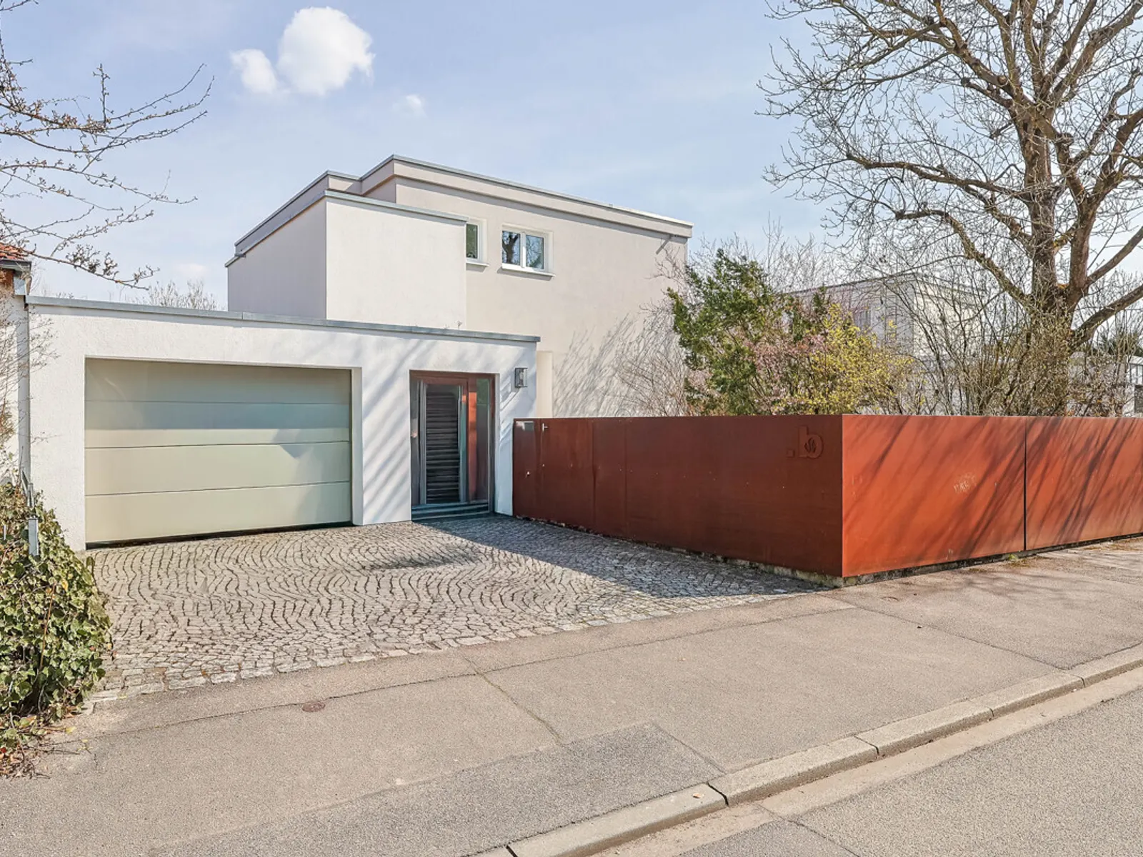 Modernes Einfamilienhaus mit integrierter Büroetage - Bild 24