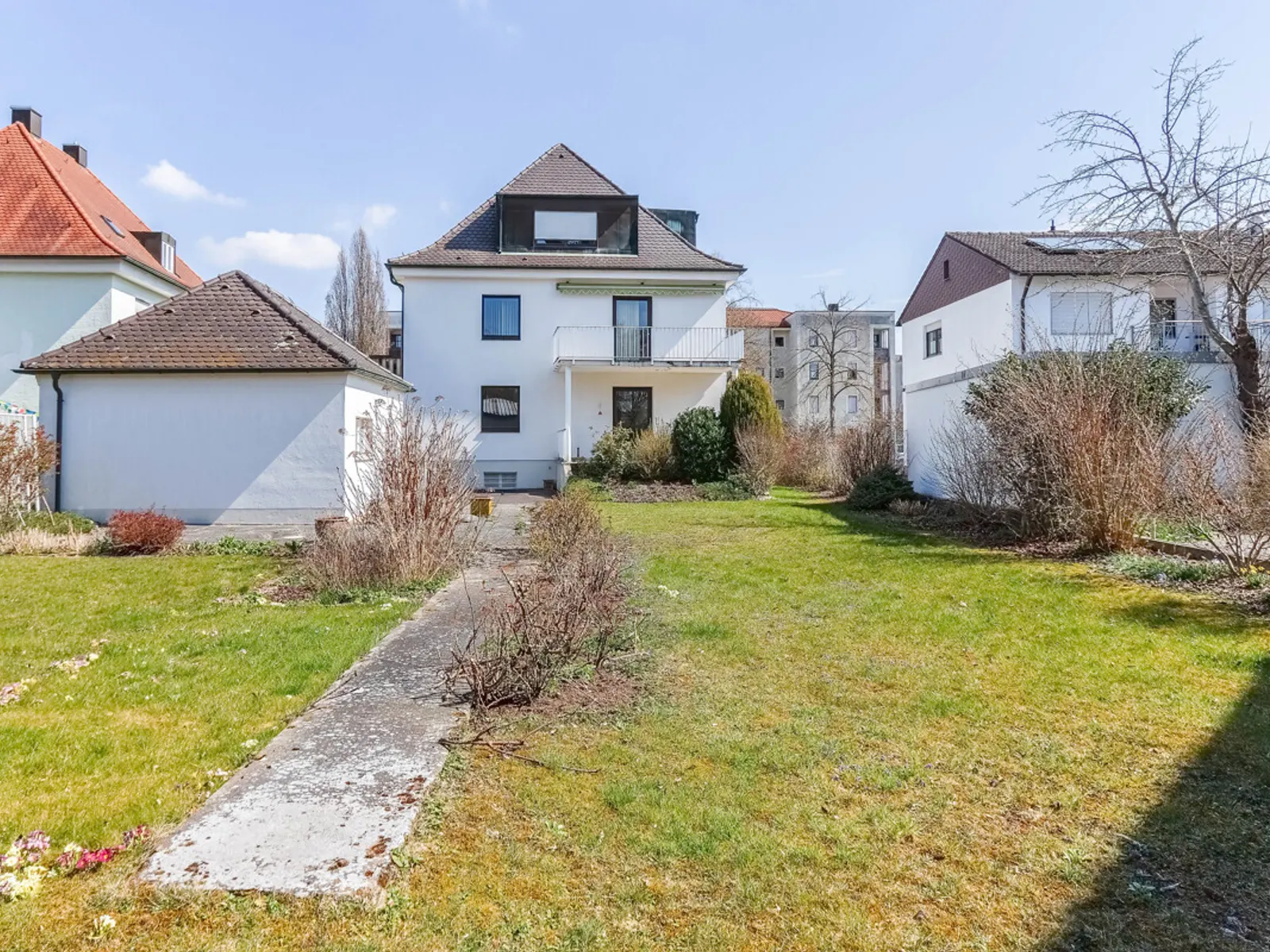 Attraktives Baugrundstück in geschützter Hinterlage - Bild 1