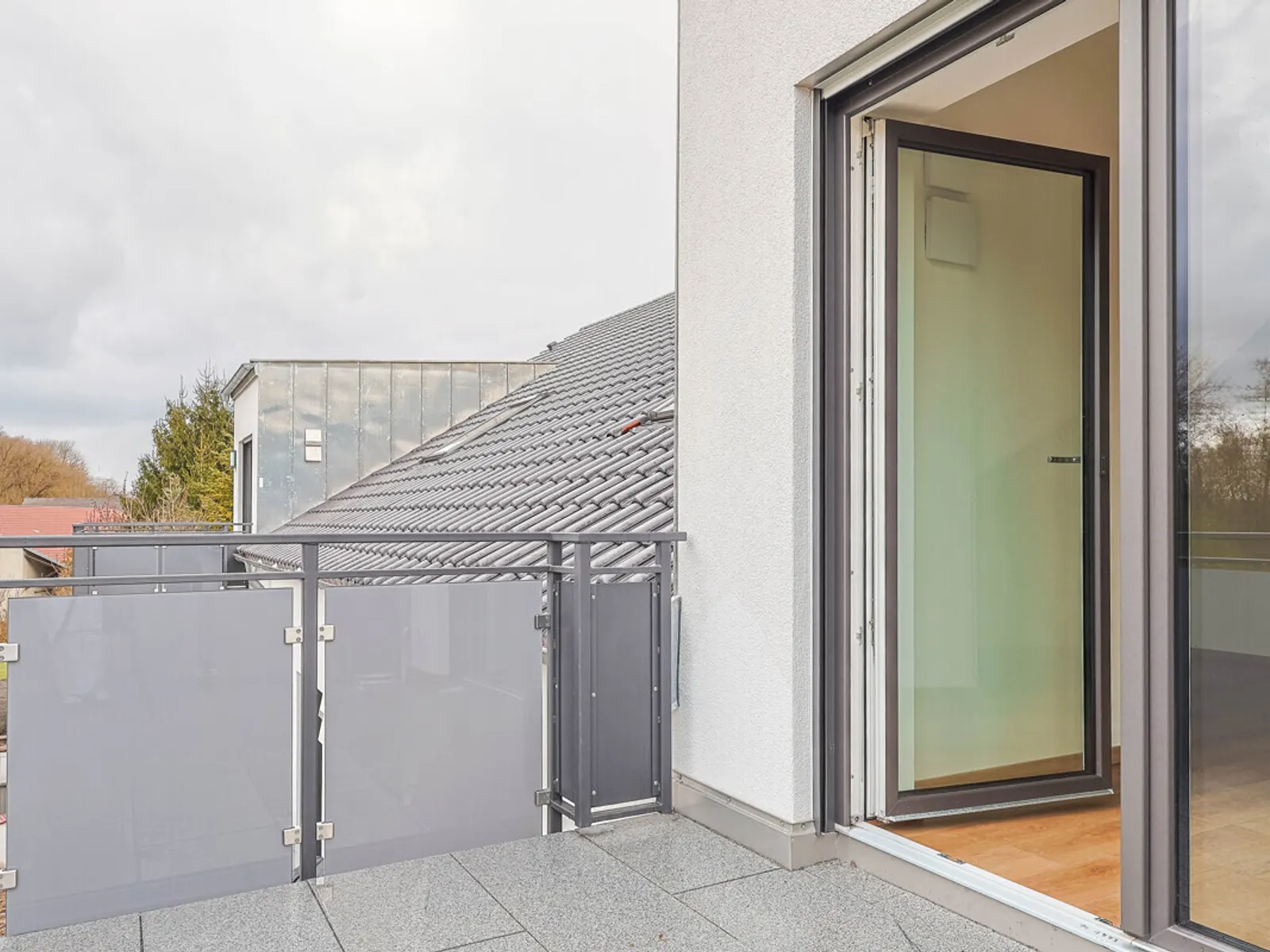 Stilvoller Neubau-Erstbezug mit 3 Zimmern und Balkon - Bild 4