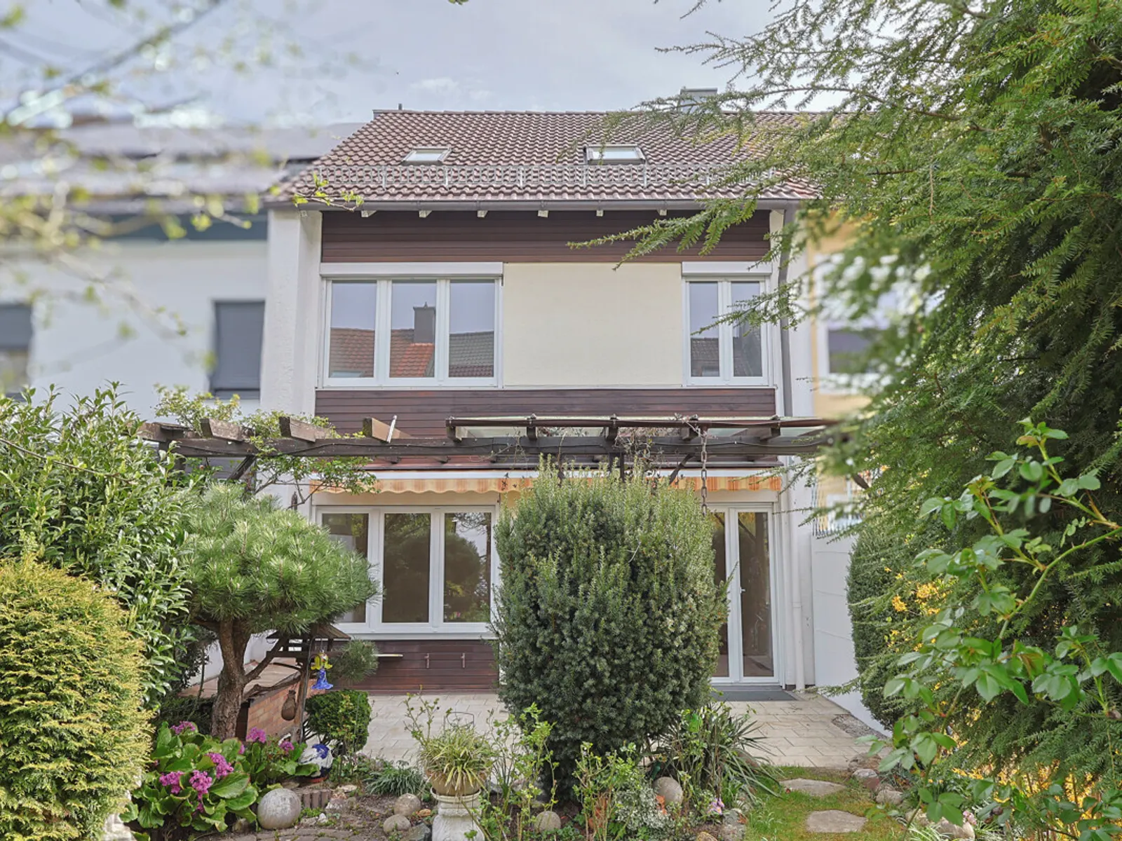 Zentrumnahes Reihenmittelhaus in begehrter Lage - Bild 1