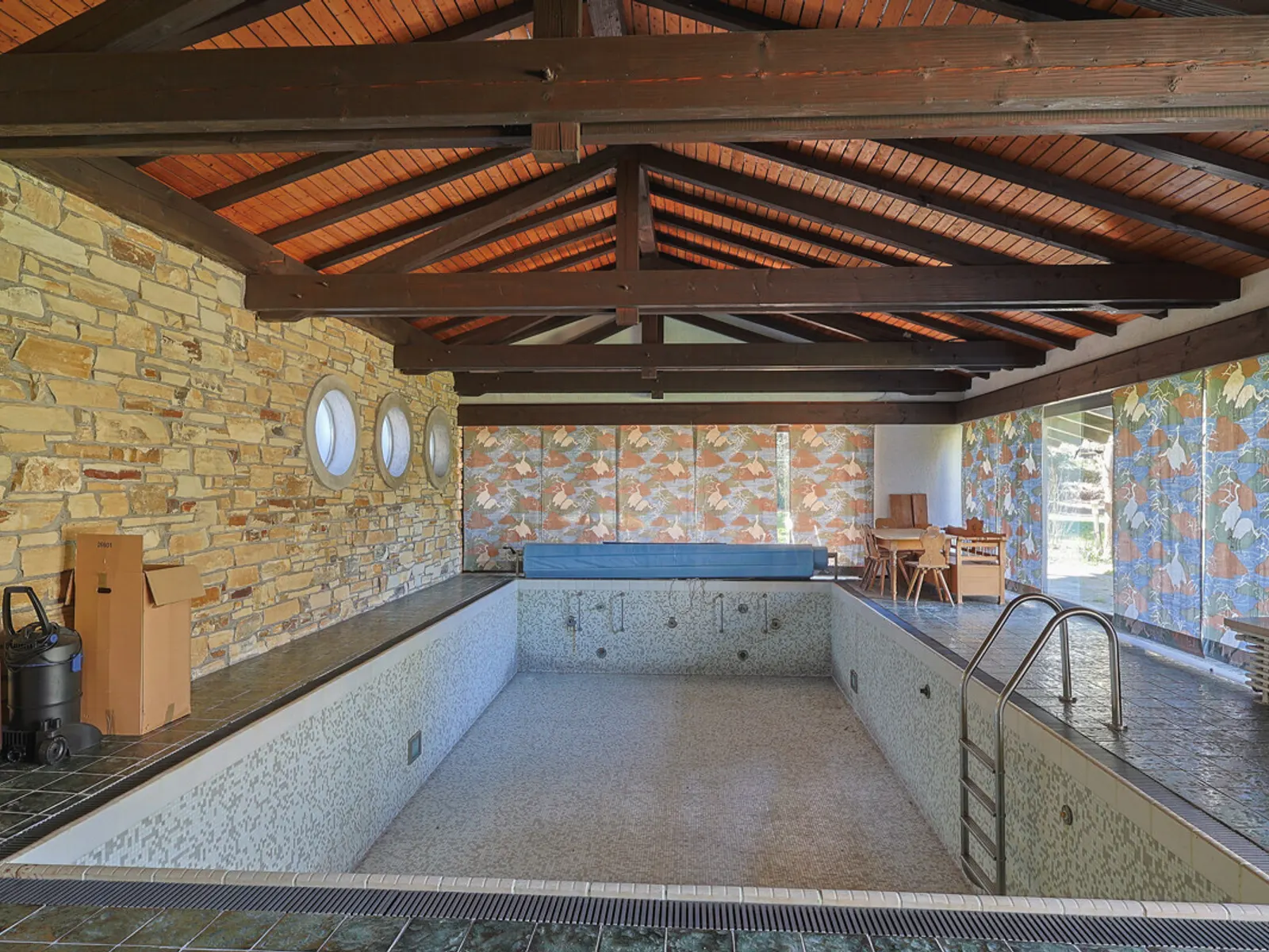 Seltene Gelegenheit: Exklusive Villa mit Indoor-Pool und weitläufigem Grundstück in Gaimersheim - Bild 12