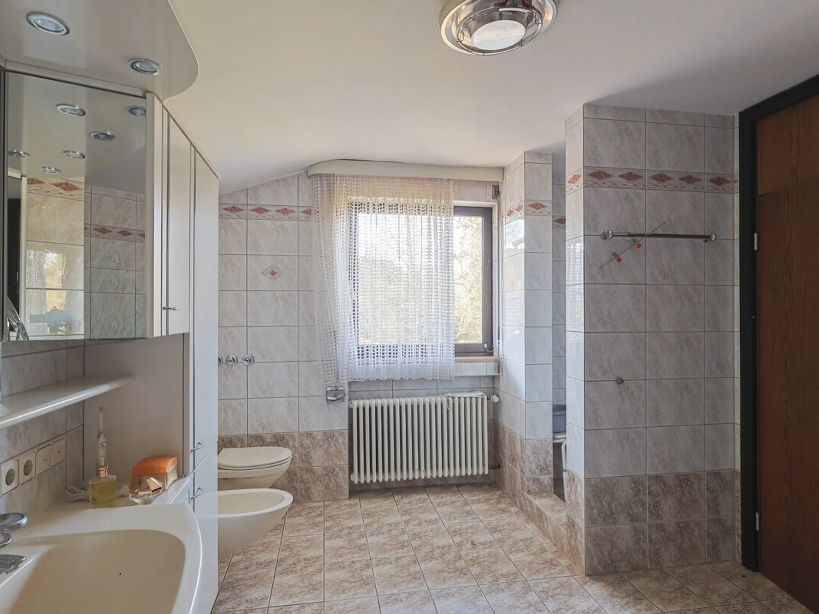 Seltene Gelegenheit: Exklusive Villa mit Indoor-Pool und weitläufigem Grundstück in Gaimersheim - Bild 10
