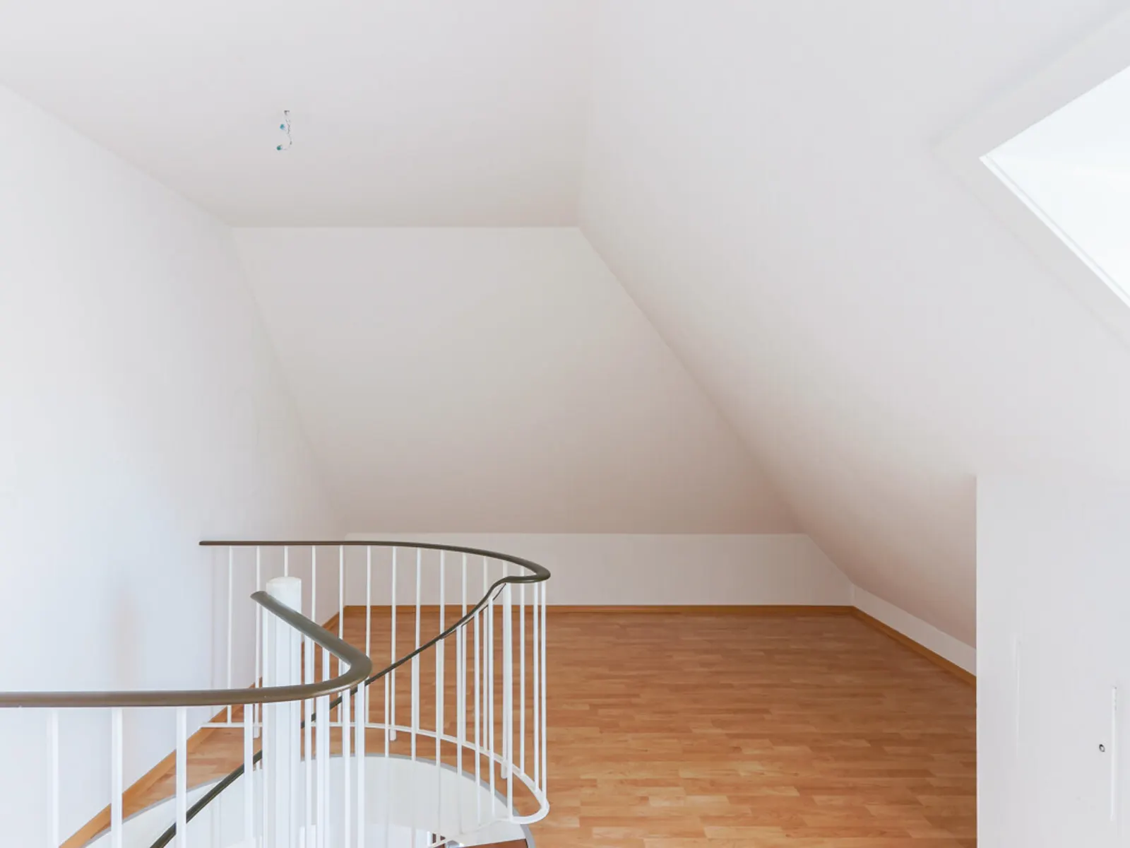 3,5-Zimmer-Maisonette-Wohnung mit Balkon und Tiefgarage in Ingolstadt-Nord! - Bild 13