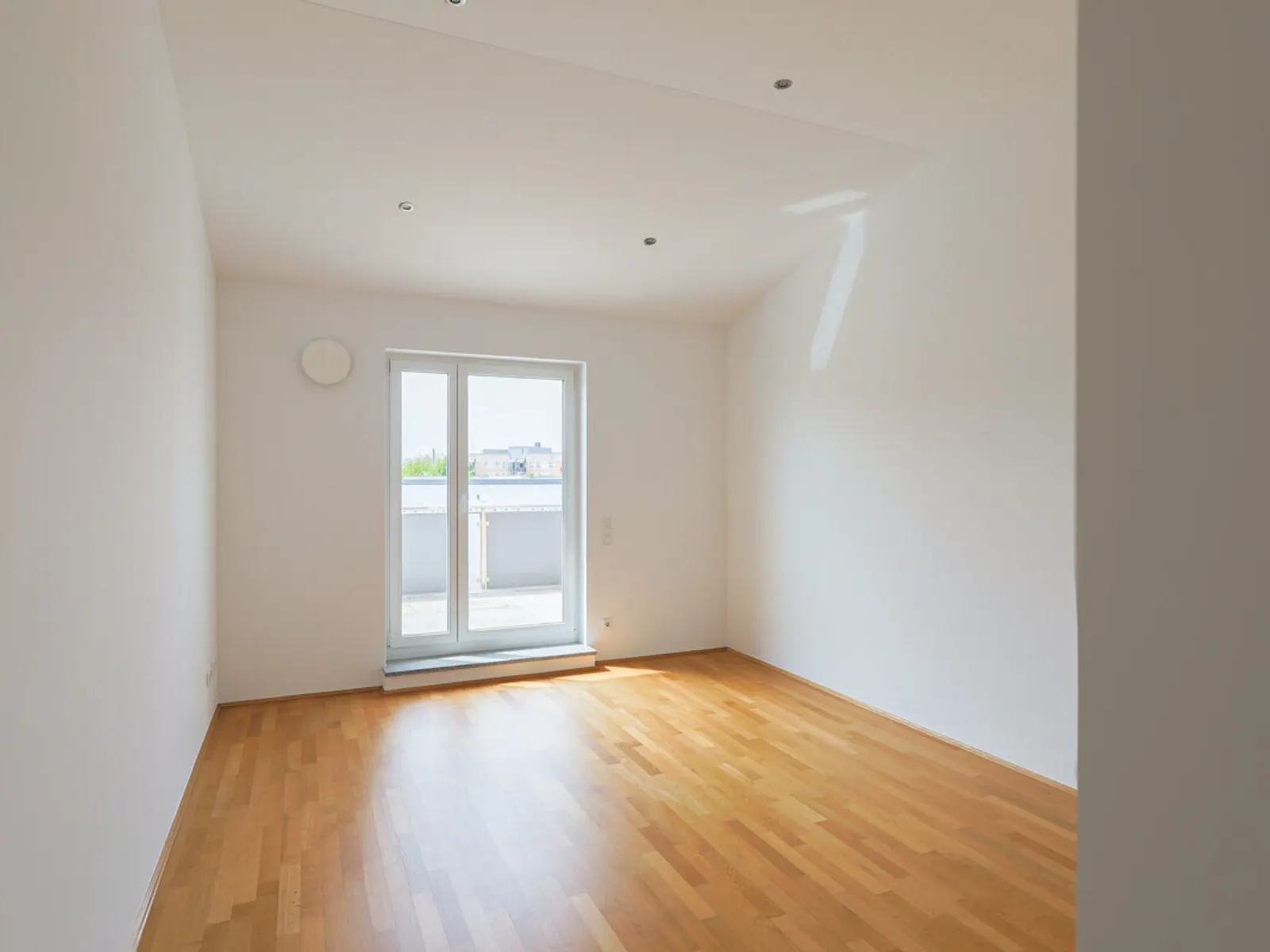 Hochwertige Penthouse-Wohnung mit weitläufiger Dachterrasse in Ingolstadt-Hollerstauden! - Bild 4