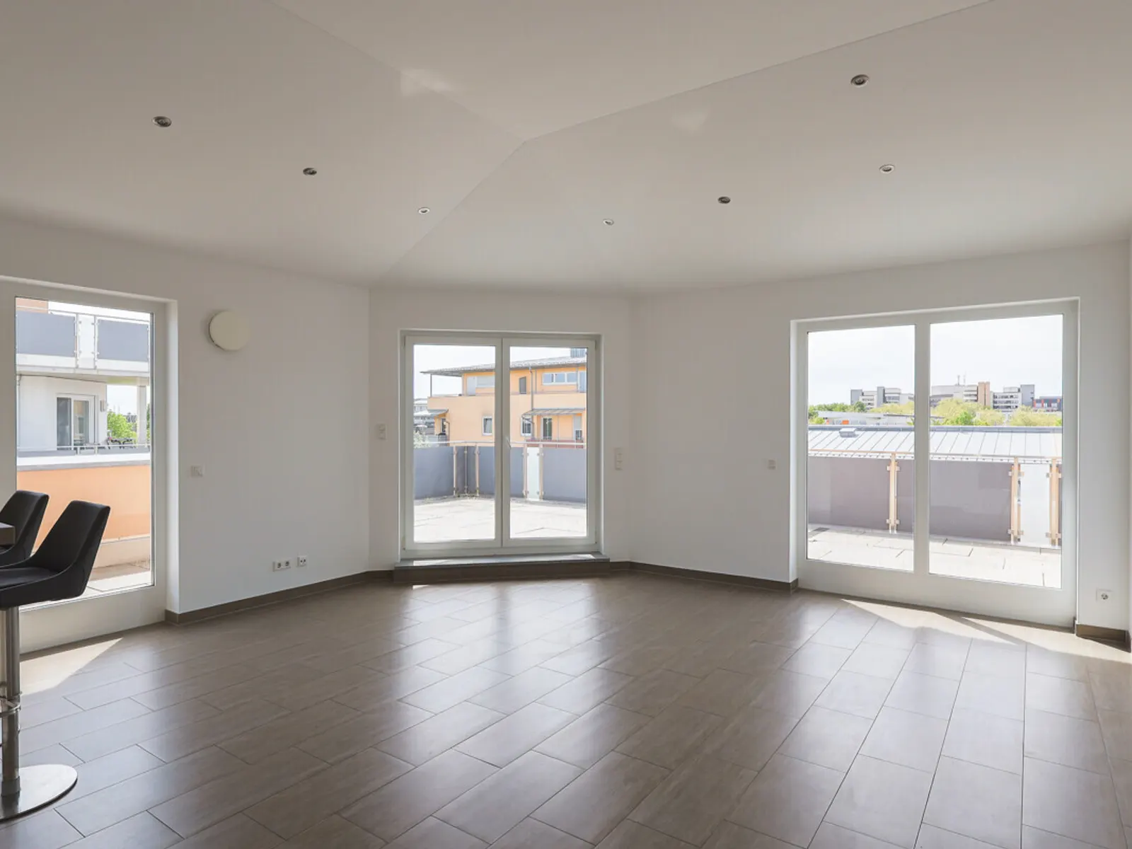 Hochwertige Penthouse-Wohnung mit weitläufiger Dachterrasse in Ingolstadt-Hollerstauden! - Bild 5