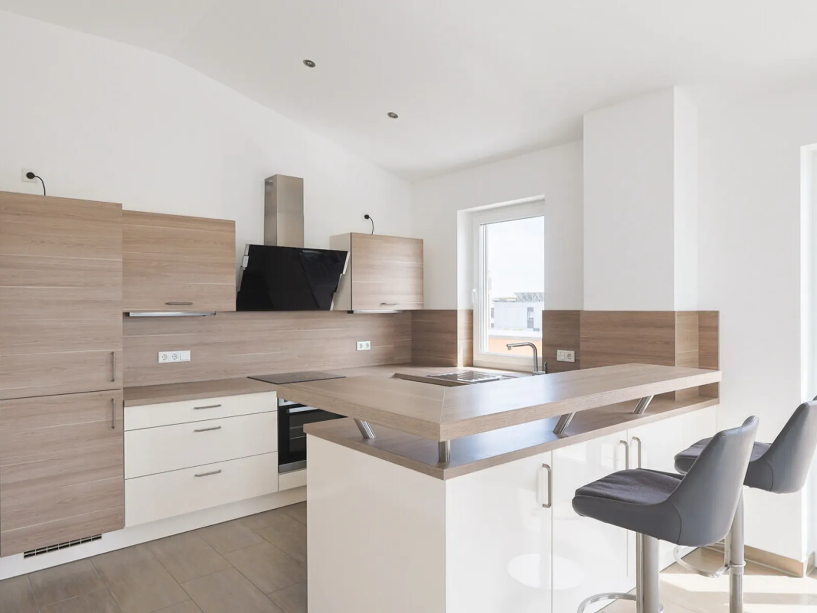 Hochwertige Penthouse-Wohnung mit weitläufiger Dachterrasse in Ingolstadt-Hollerstauden! - Bild 6