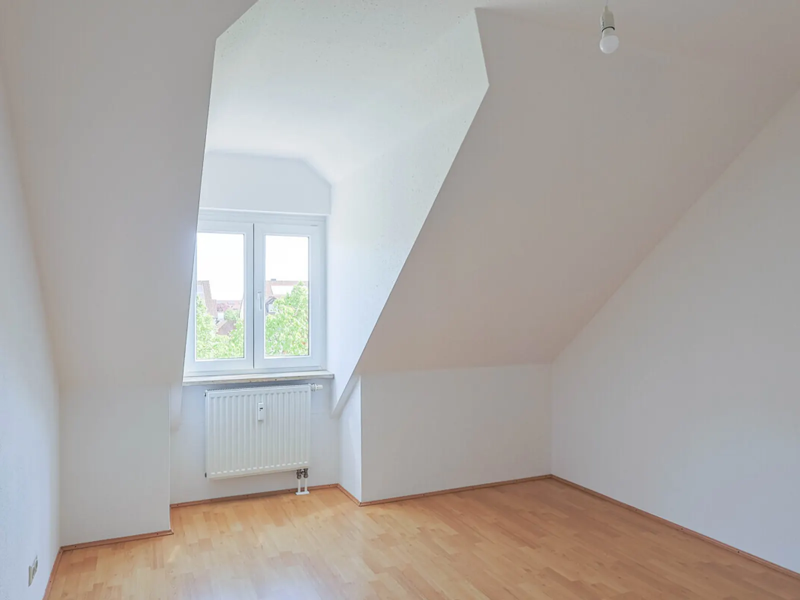 Lichtdurchflutete 3-Zimmer-Wohnung mit ausgebautem Dachboden - Bild 6
