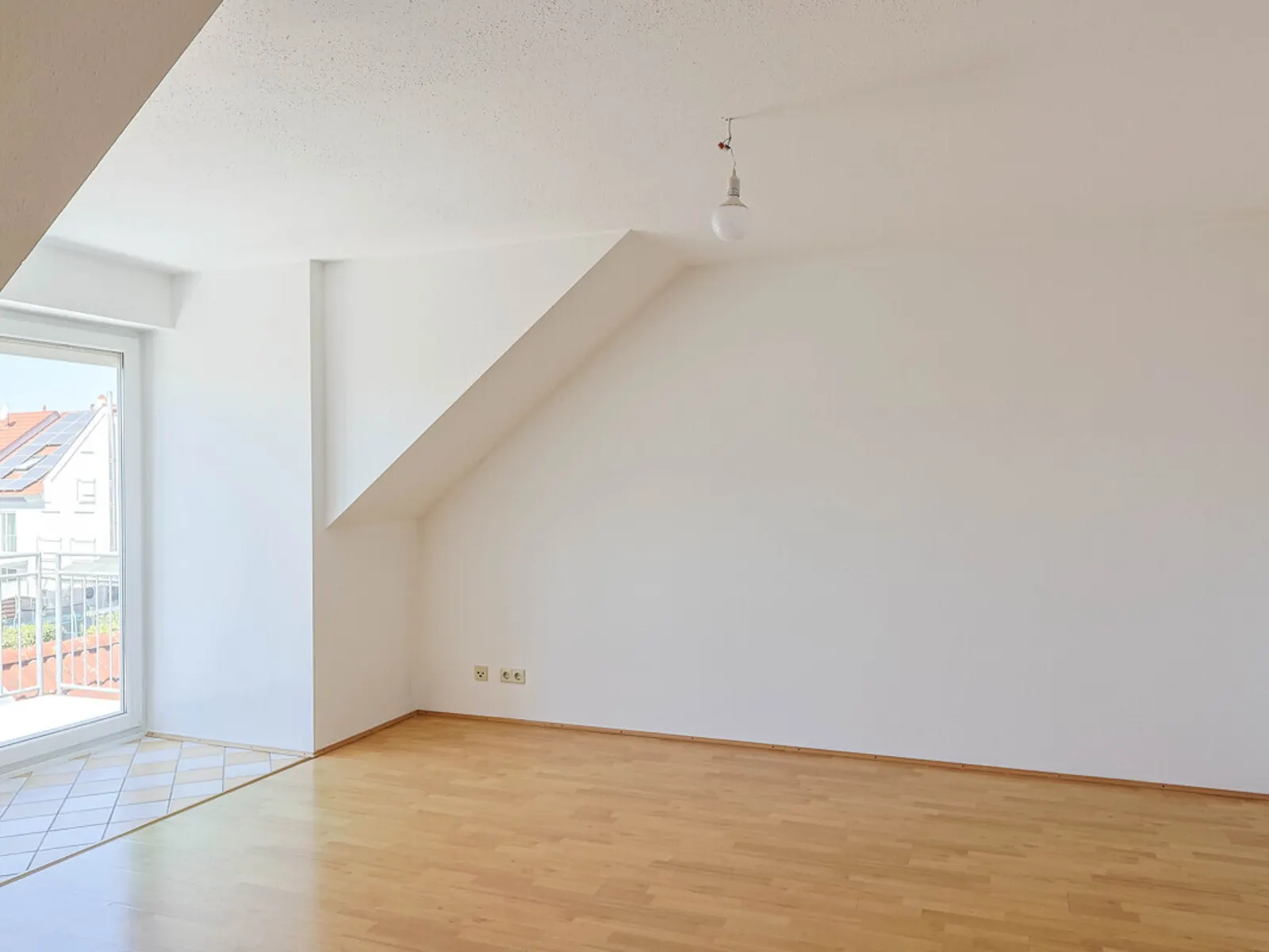 Lichtdurchflutete 3-Zimmer-Wohnung mit ausgebautem Dachboden - Bild 2