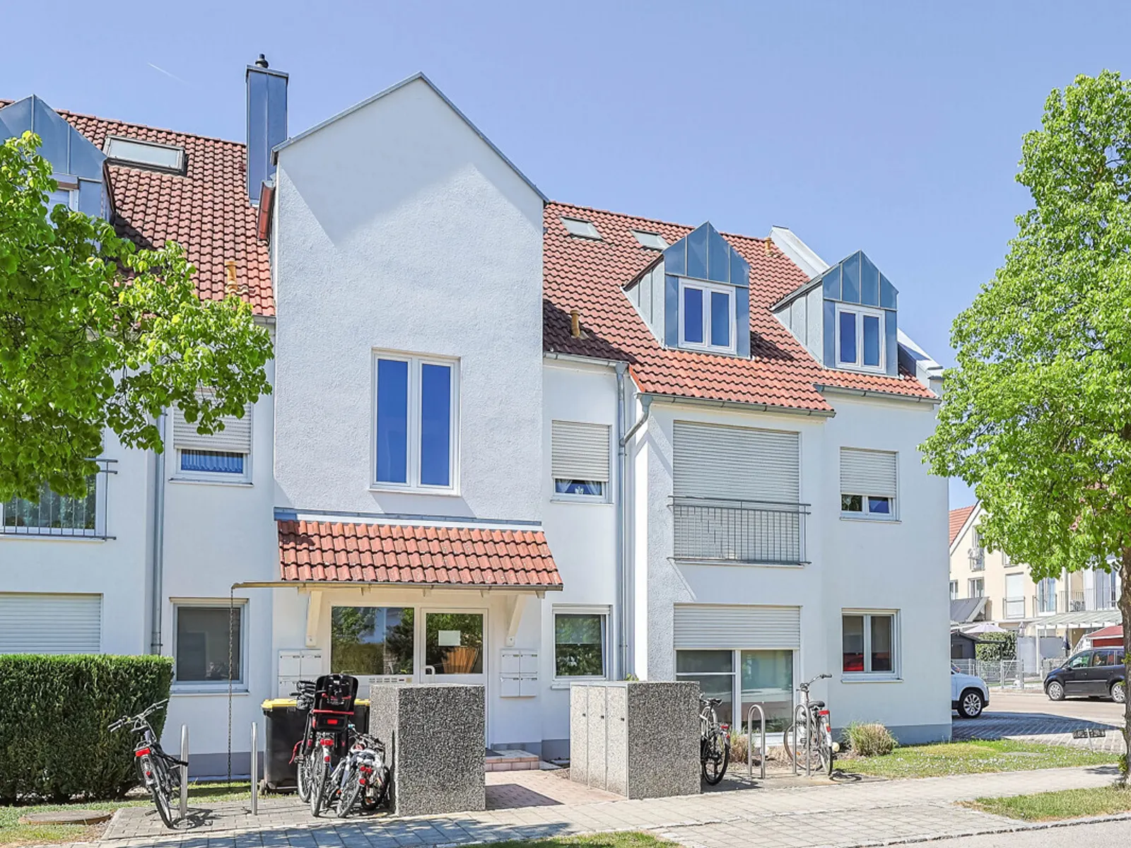 Lichtdurchflutete 3-Zimmer-Wohnung mit ausgebautem Dachboden - Bild 1