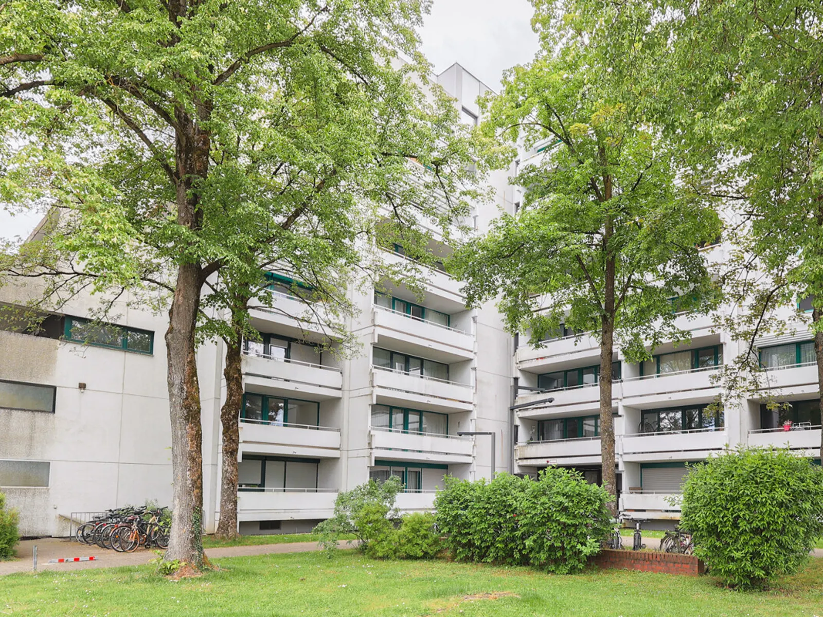 Wohnen mit Urlaubsflair: 3-Zimmer-Wohnung in Ingolstadt mit Gemeinschaftspool - Bild 2
