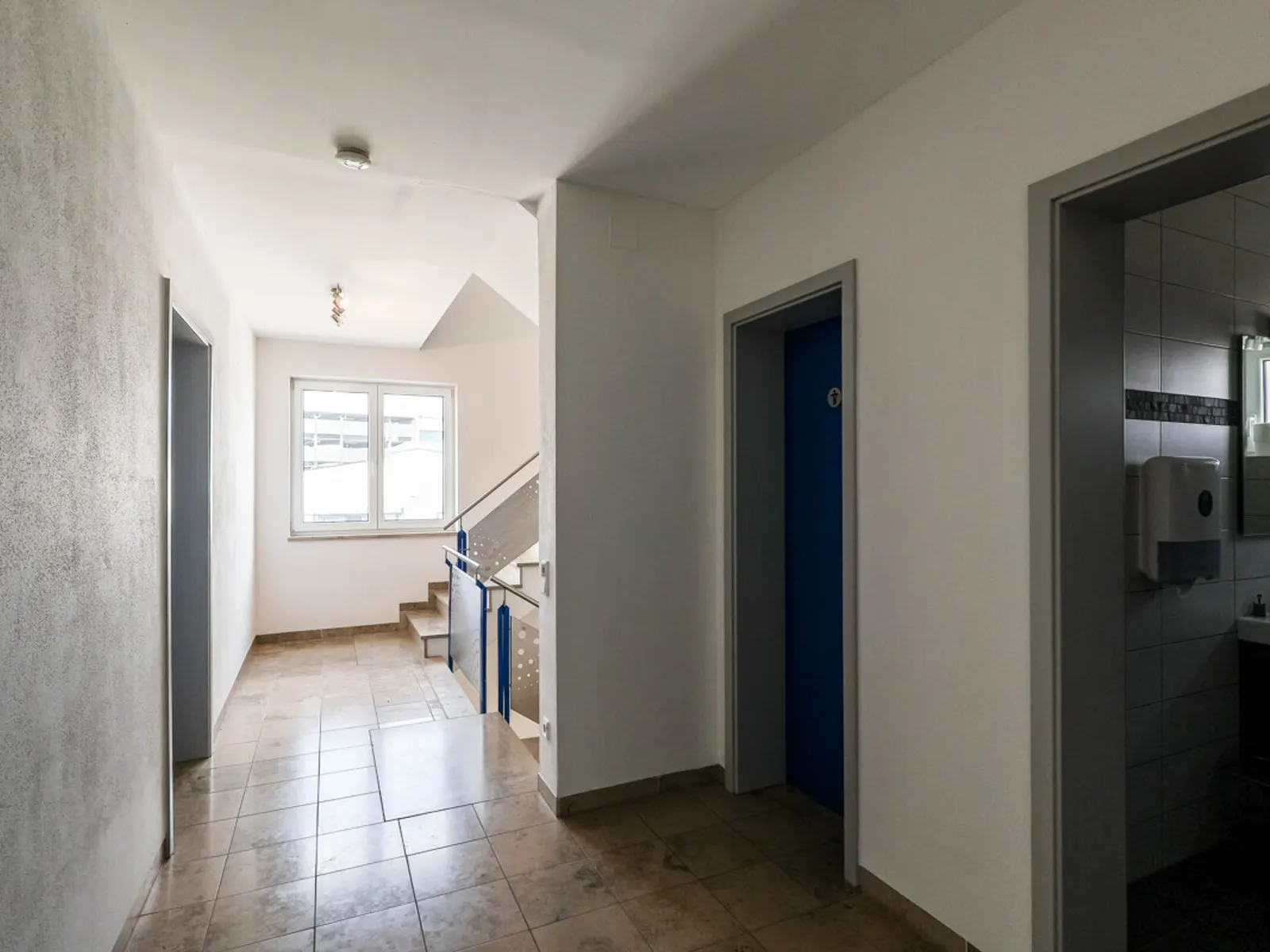 Praxisräume nach Maß – Aufzug vorhanden, Ausbau flexibel - Bild 8