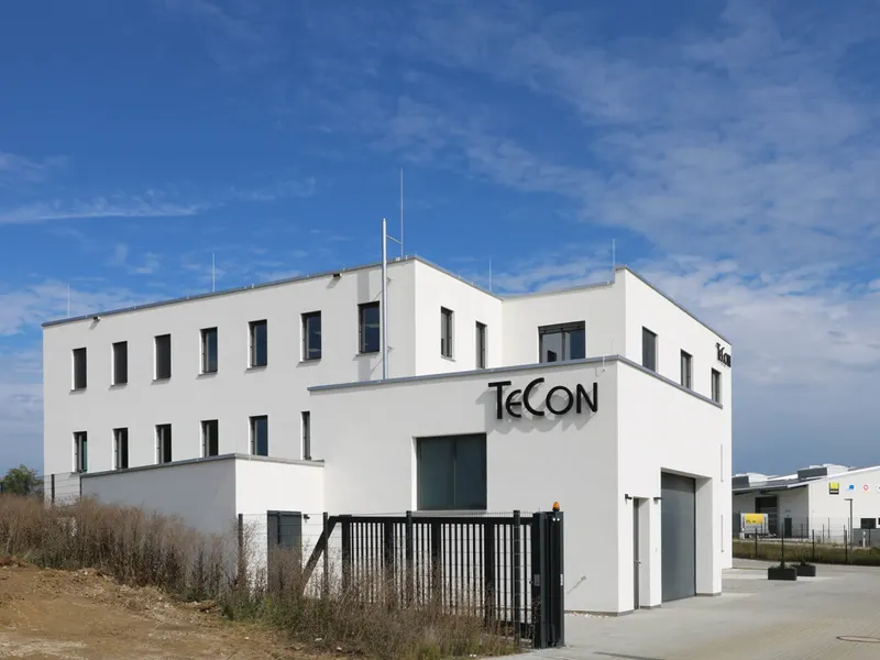 Modernes Bürogebäude mit Werkstatt im Gewerbegebiet Kösching