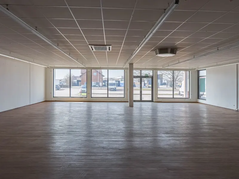 Spannendes Investment: (Teil-)vermietetes Gewerbeobjekt in frequentierter Lage von Manching!