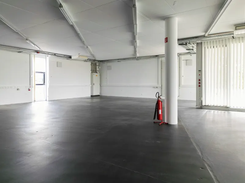 Repräsentatives Geschäftshaus - Bürogebäude mit Werkstatt