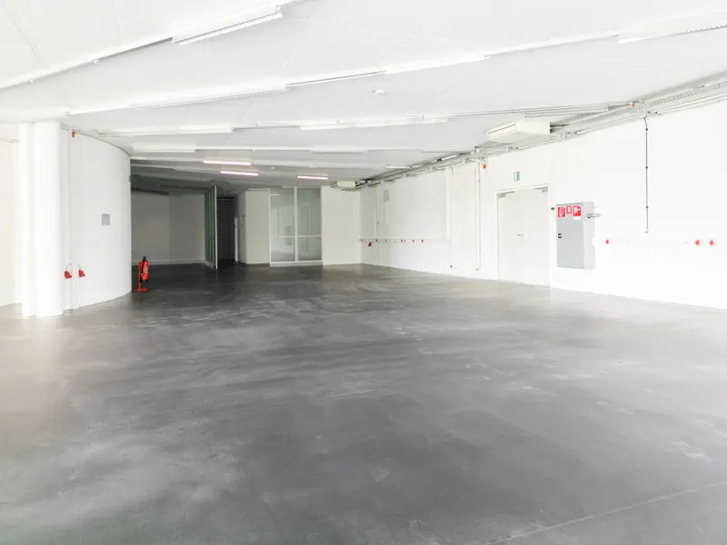 Repräsentatives Geschäftshaus - Bürogebäude mit Werkstatt