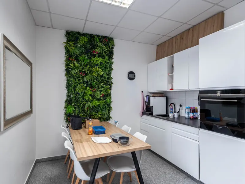 Rarität in der Innenstadt: Erdgeschossfläche mit Garten und Tiefgaragenstellplätzen