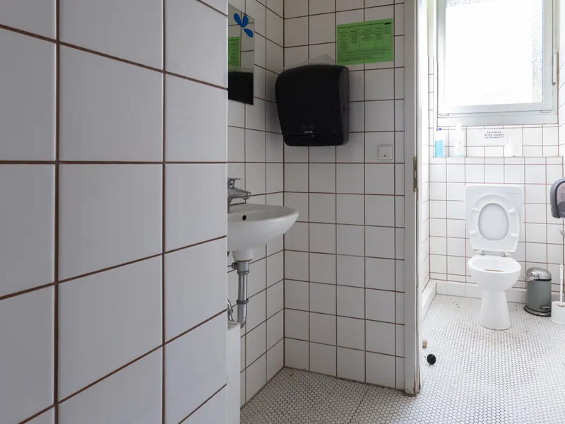 Großzügige Halle mit Büro in Autobahnnähe