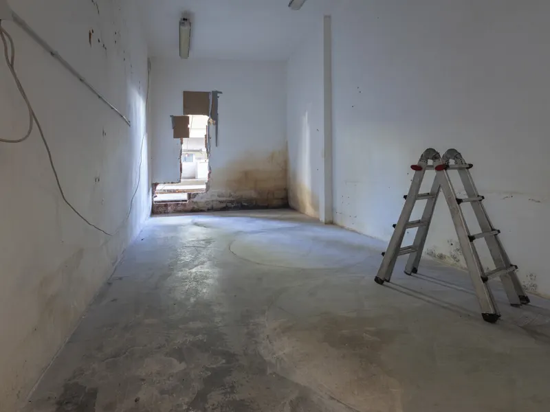 Großzügige Halle mit Büro in Autobahnnähe