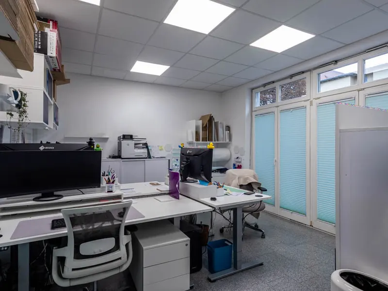 Rarität in der Innenstadt: Erdgeschossfläche mit Garten und Tiefgaragenstellplätzen