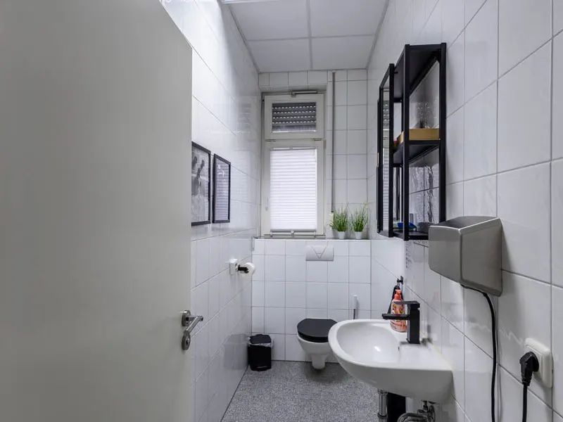 Rarität in der Innenstadt: Erdgeschossfläche mit Garten und Tiefgaragenstellplätzen