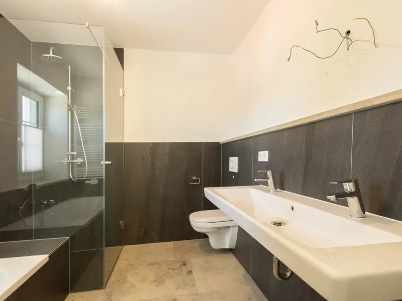 Irgertsheim: Hochwertige Etagenwohnung in ruhiger Lage