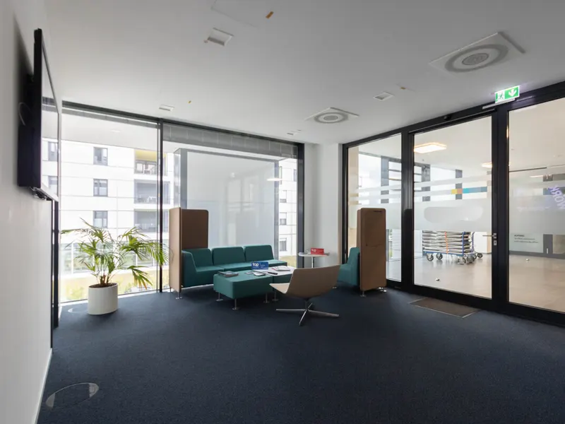 Moderne Bürofläche in Autobahnnähe