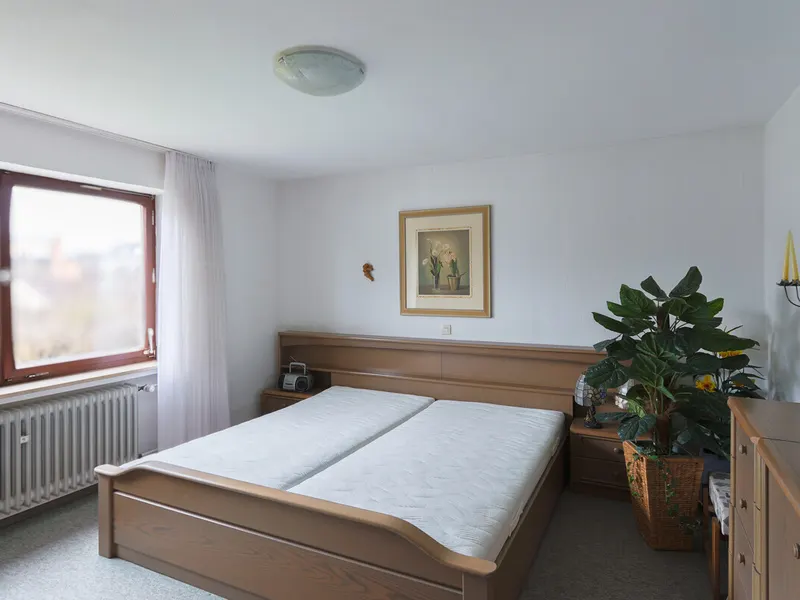 Familienfreundliches Eigenheim mit schönem Garten in ruhiger Lage von Zuchering!