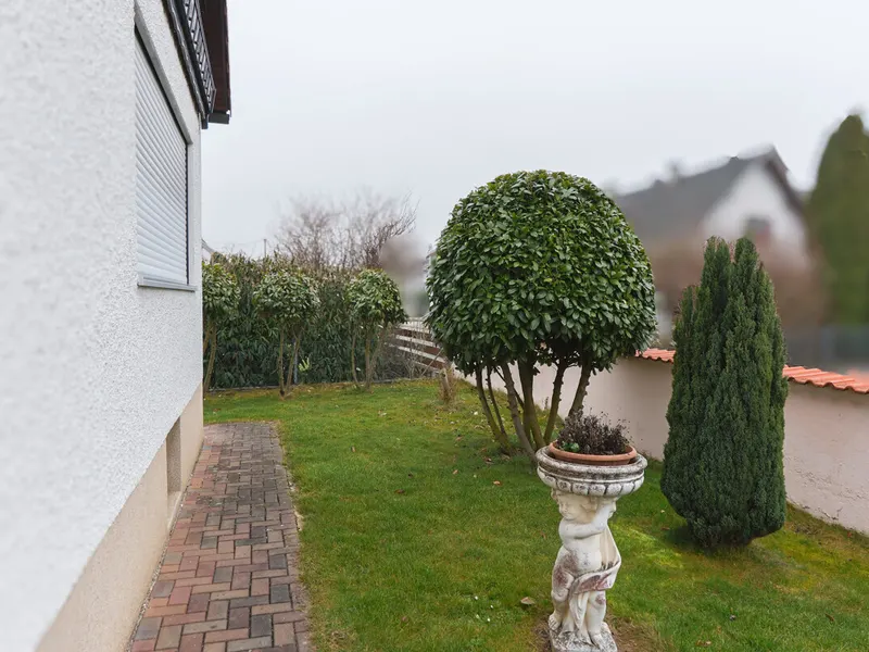 Familienfreundliches Eigenheim mit schönem Garten in ruhiger Lage von Zuchering!