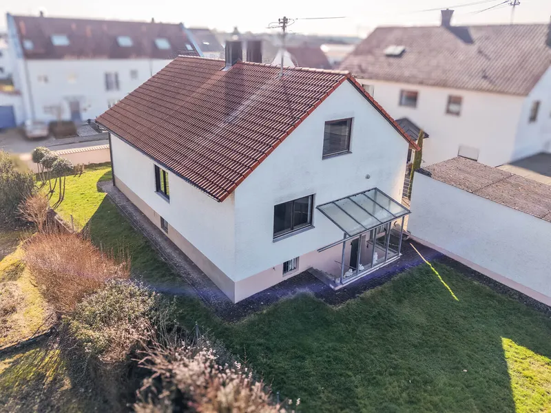 Familienfreundliches Eigenheim mit schönem Garten in ruhiger Lage von Zuchering!