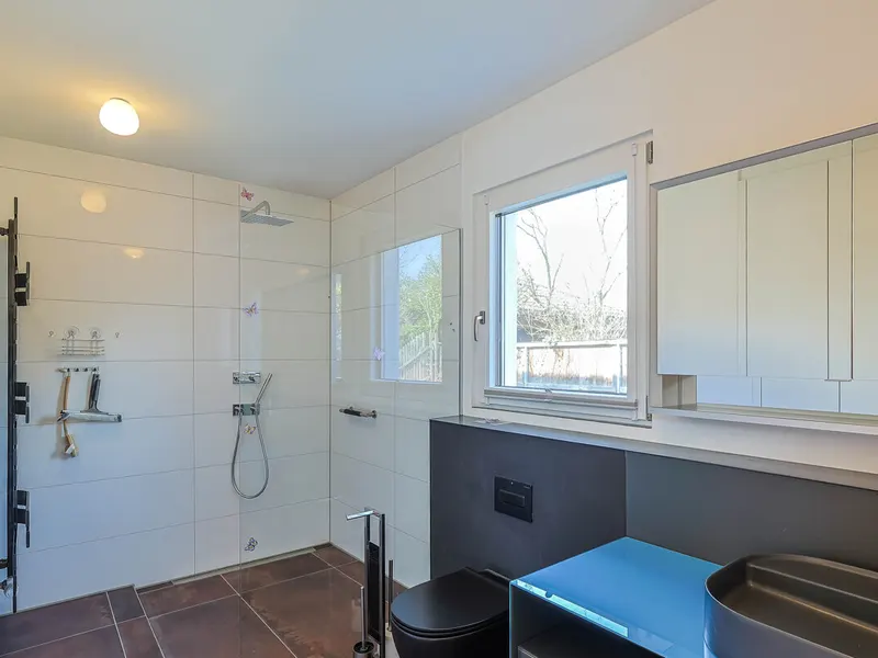 Modernes Einfamilienhaus mit integrierter Büroetage