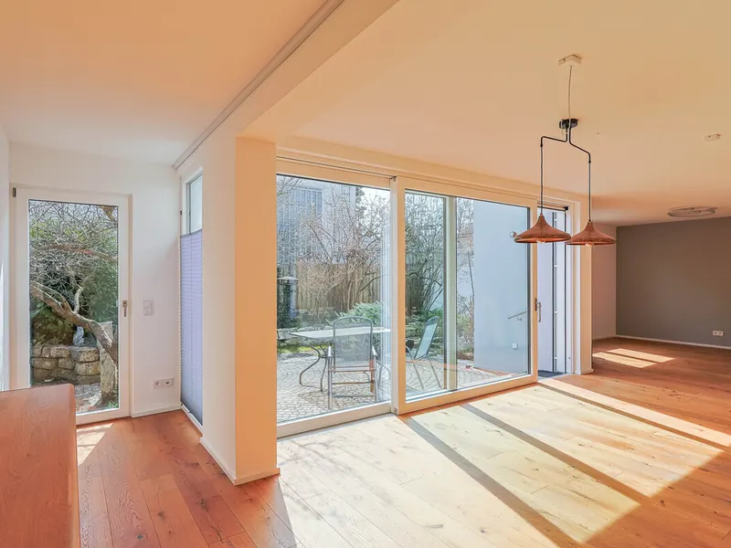 Modernes Einfamilienhaus mit integrierter Büroetage