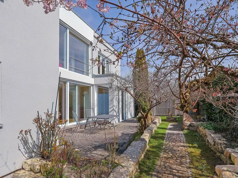 Modernes Einfamilienhaus mit integrierter Büroetage