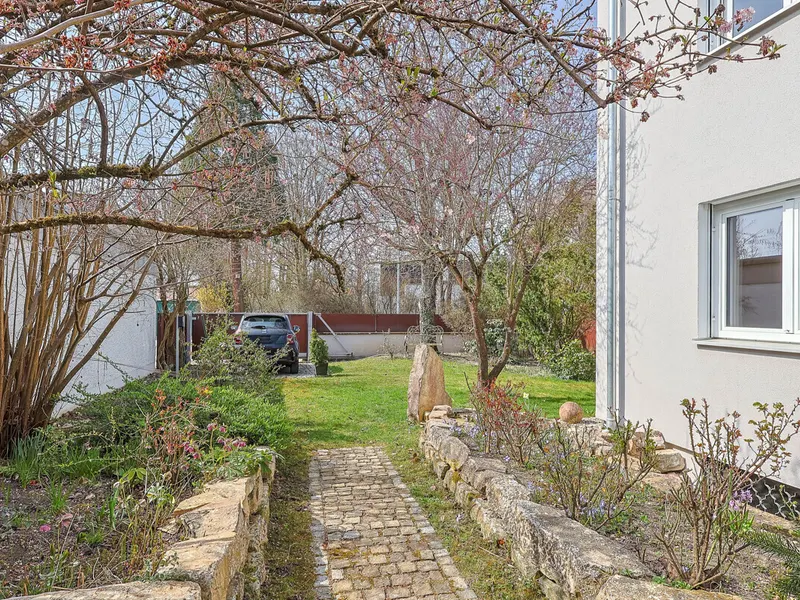 Modernes Einfamilienhaus mit integrierter Büroetage