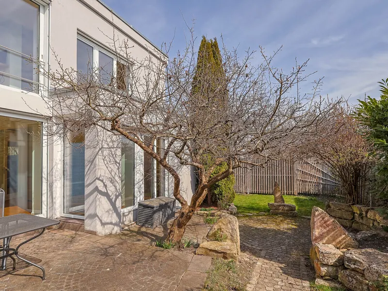 Modernes Einfamilienhaus mit integrierter Büroetage