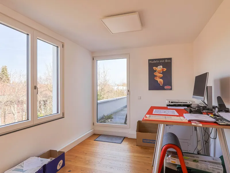 Modernes Einfamilienhaus mit integrierter Büroetage