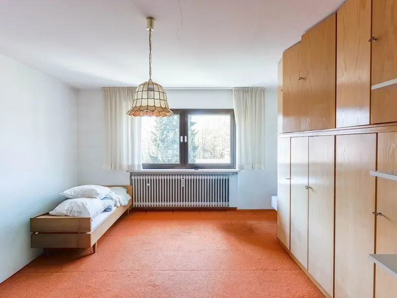 Dreifamilienhaus mit Hinterliegergrundstück in Ingolstadt-Süd