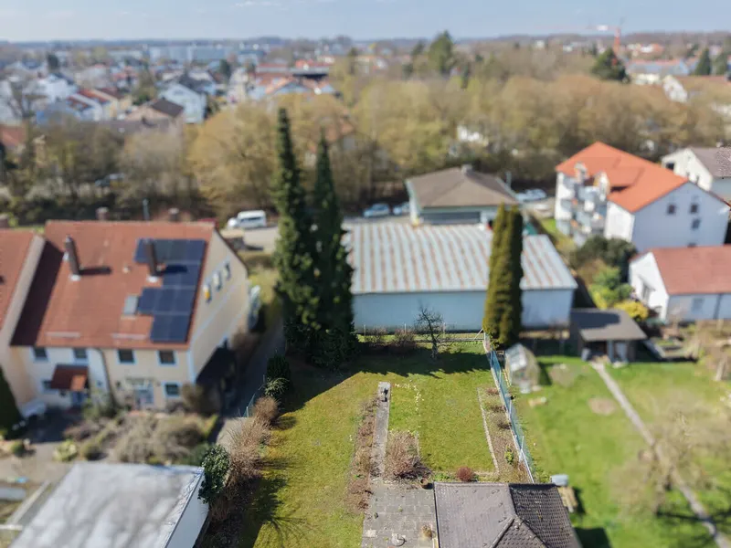 Dreifamilienhaus mit Hinterliegergrundstück in Ingolstadt-Süd